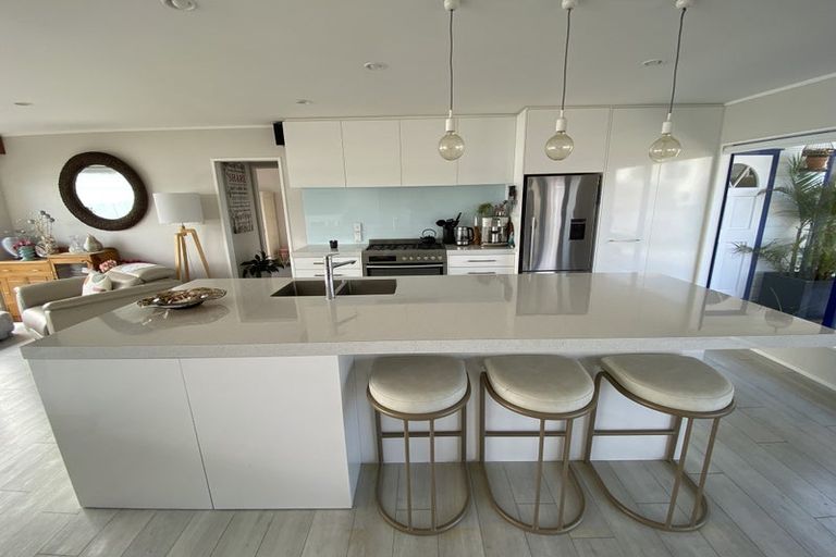 Photo of property in 121 Torkar Road, Clarks Beach, 2122