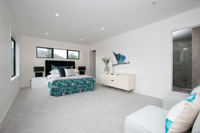 Photo of property in 15 Ti Kouka Place, Te Atatu Peninsula, Auckland, 0610