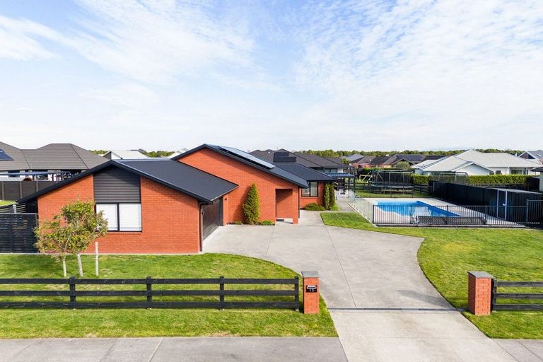 Photo of property in 15 Moemoea Place, Cambridge, 3434