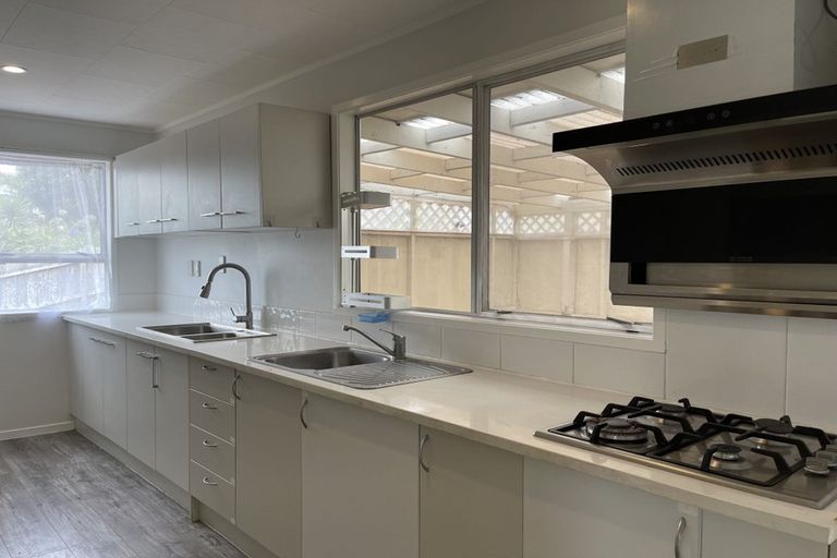 Photo of property in 14 Erica Road, Sunnynook, Auckland, 0620