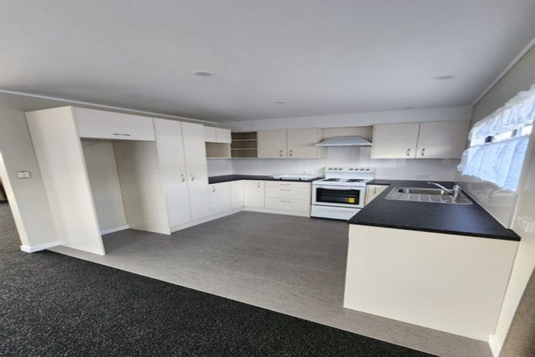 Photo of property in 1/14 Nerissa Place, Randwick Park, Auckland, 2105