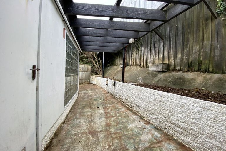 Photo of property in 9 Rangitane Street, Maupuia, Wellington, 6022