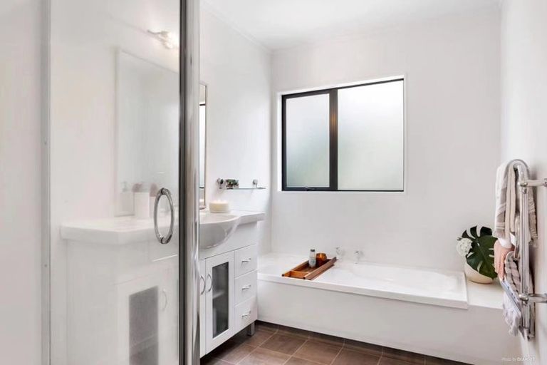 Photo of property in 2/614 Beach Road, Browns Bay, Auckland, 0630