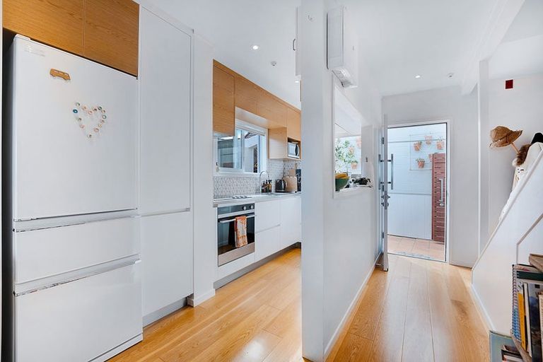 Photo of property in 10/72 Kitchener Road, Milford, Auckland, 0620