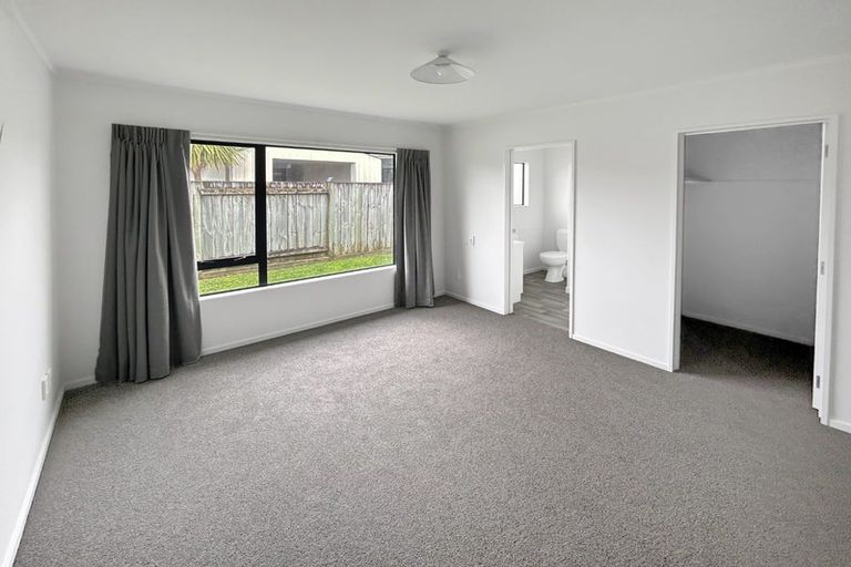 Photo of property in 37 Logan Way, Kelvin Grove, Palmerston North, 4414