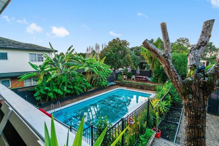 Photo of property in 27 Walpole Avenue, Hillpark, Auckland, 2102