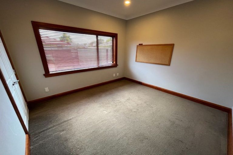 Photo of property in 70 Parnell Heights, Kelvin Grove, Palmerston North, 4414