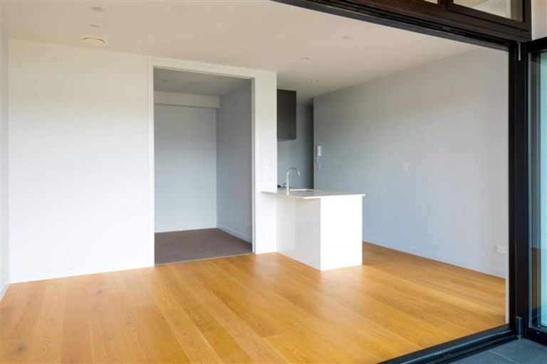 Photo of property in Frank Sargeson Apts, 402/80 Anzac Street, Takapuna, Auckland, 0622