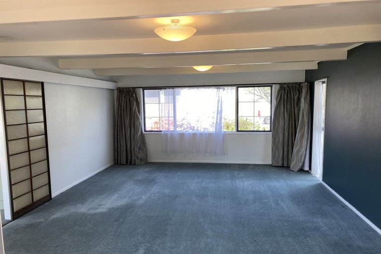 Photo of property in 98 Chelsea View Drive, Chatswood, Auckland, 0626