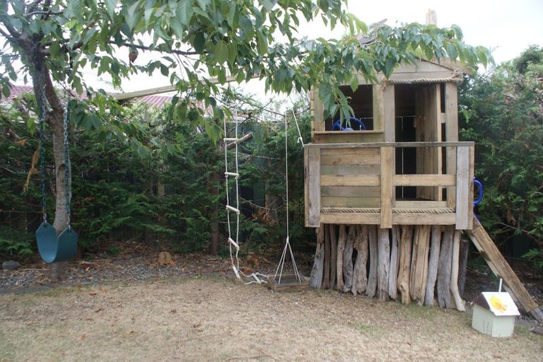 Photo of property in 27 Rauparaha Street, Waikanae Beach, Waikanae, 5036