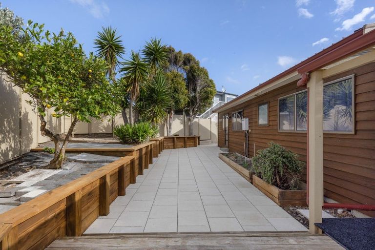 Photo of property in 30 Kinloch Place, Papakowhai, Porirua, 5024