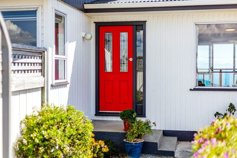 Photo of property in 131 Gloaming Hill, Titahi Bay, Porirua, 5022