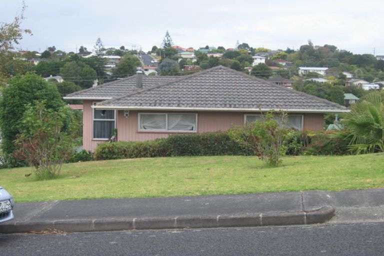 Photo of property in 1/24 Chequers Avenue, Glenfield, Auckland, 0629