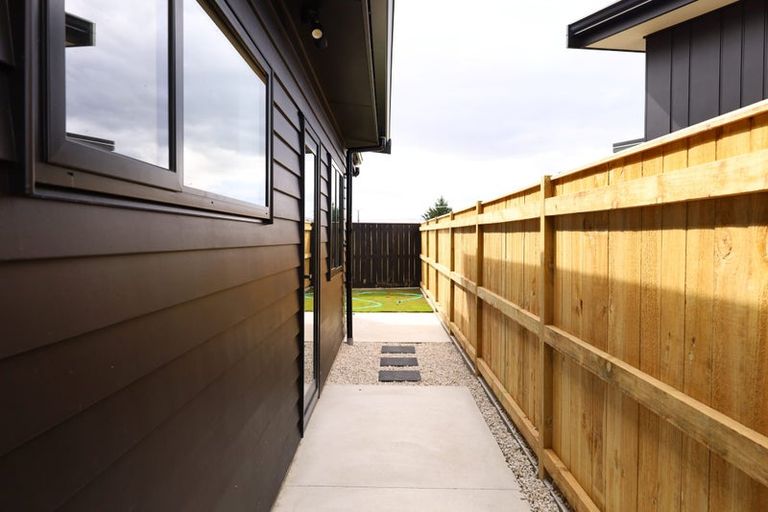 Photo of property in 104 Freedom Drive, Kelvin Grove, Palmerston North, 4414