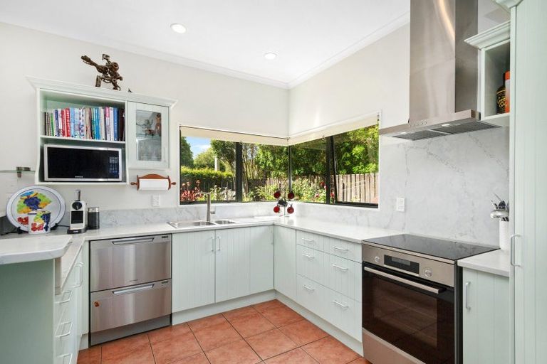 Photo of property in 11 Pokaka Street, Birchville, Upper Hutt, 5018