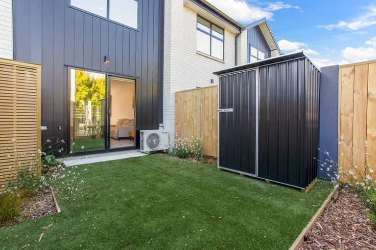 Photo of property in 4/23 Awaroa Road, Sunnyvale, Auckland, 0612