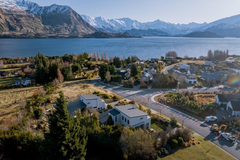 Photo of property in 8b Minaret Ridge, Wanaka, 9305