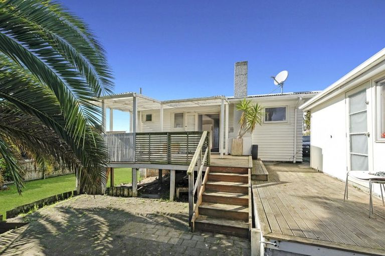 Photo of property in 12 Nield Road, Manurewa, Auckland, 2102