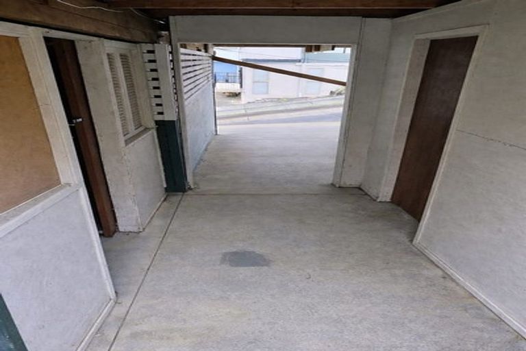 Photo of property in 1/13 Target Road, Totara Vale, Auckland, 0629