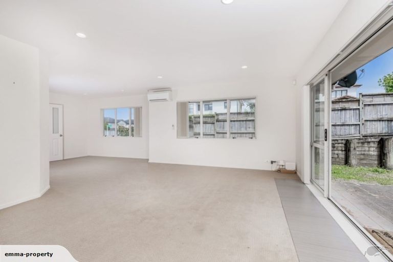 Photo of property in 22 Terrasini Drive, Flat Bush, Auckland, 2019