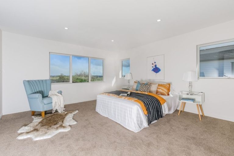 Photo of property in 6 Rauaruhe Road, Karaka, Papakura, 2113