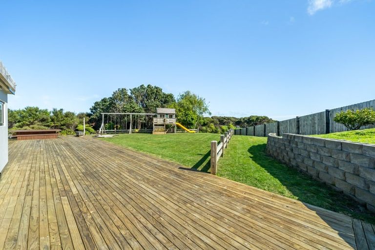 Photo of property in 3 Coroglen Rise, Pukerua Bay, 5026