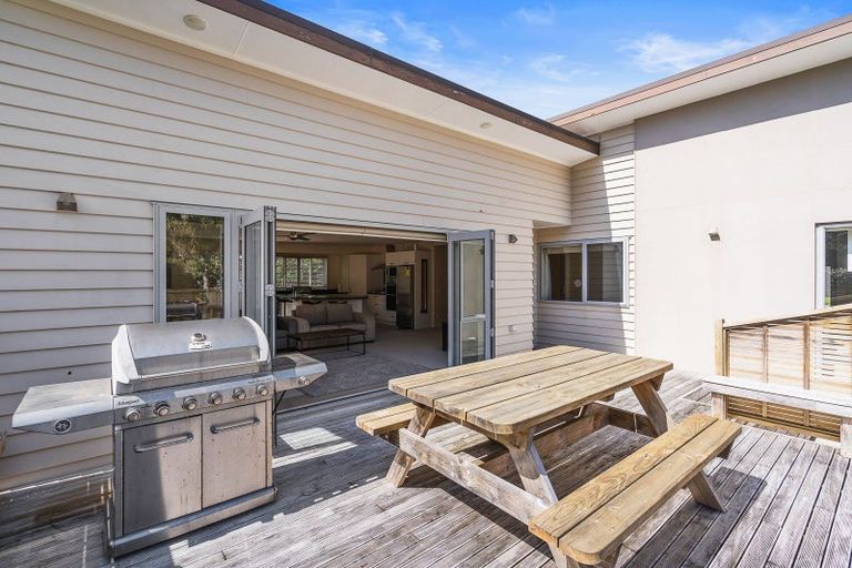 Photo of property in 15 Motutara Road, Oakura, Hikurangi, 0184