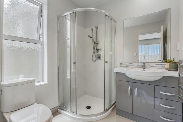 Photo of property in 235d Porchester Road, Takanini, 2112