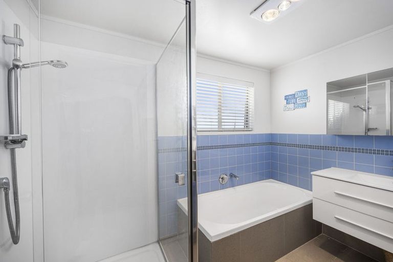 Photo of property in 52 The Circle, Manly, Whangaparaoa, 0930