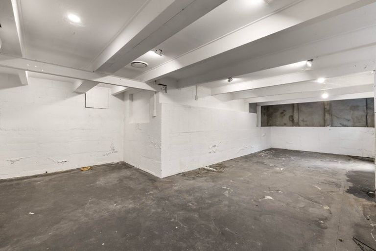 Photo of property in 54 Waiwaka Terrace, Strandon, New Plymouth, 4312