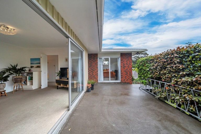 Photo of property in 10 Beaumont Crescent, Frankleigh Park, New Plymouth, 4310