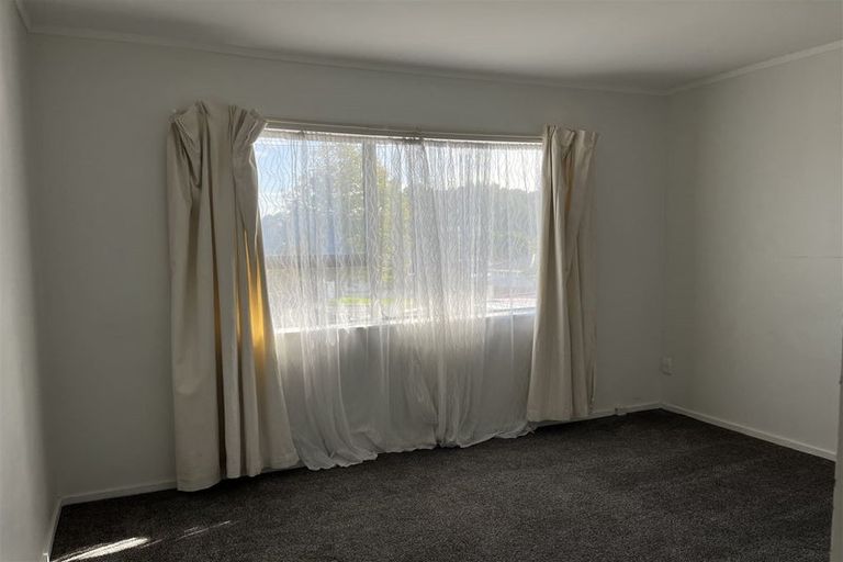 Photo of property in 2/69 Orams Road, Hillpark, Auckland, 2102
