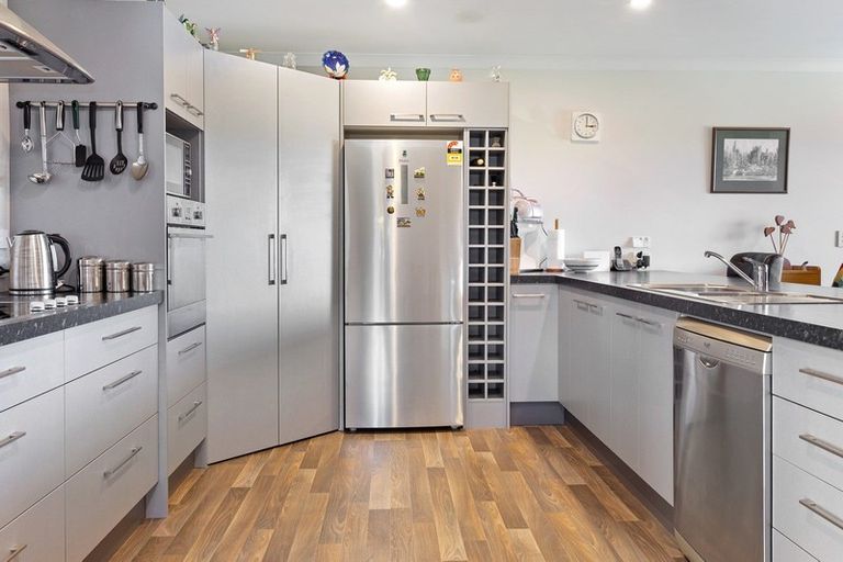 Photo of property in 5 Haydon Place, Amberley, 7410