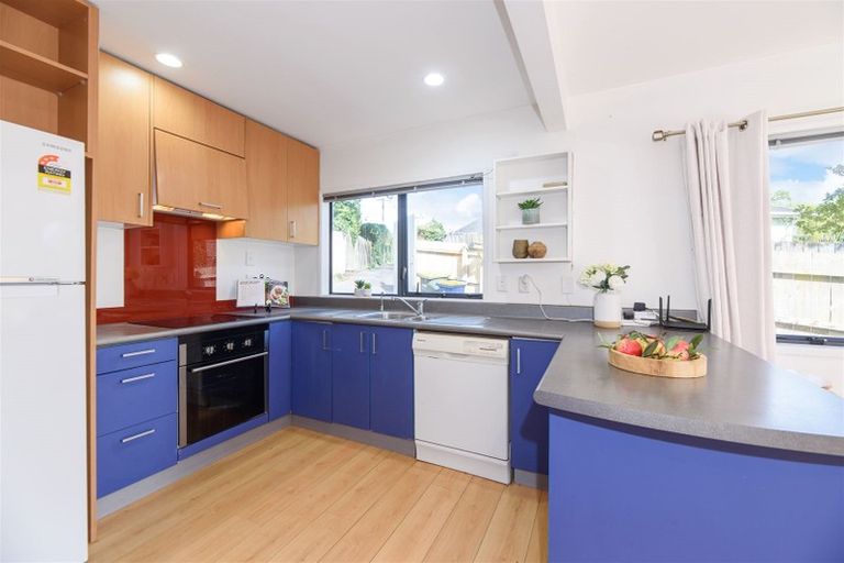 Photo of property in 6 Exmouth Road, Northcote, Auckland, 0627