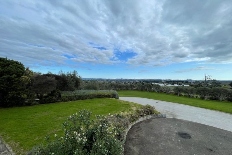 Photo of property in 283 Old North Road, Kumeu, 0892
