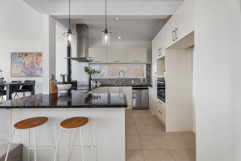 Photo of property in 90 Sandspit Road, Shelly Park, Auckland, 2014