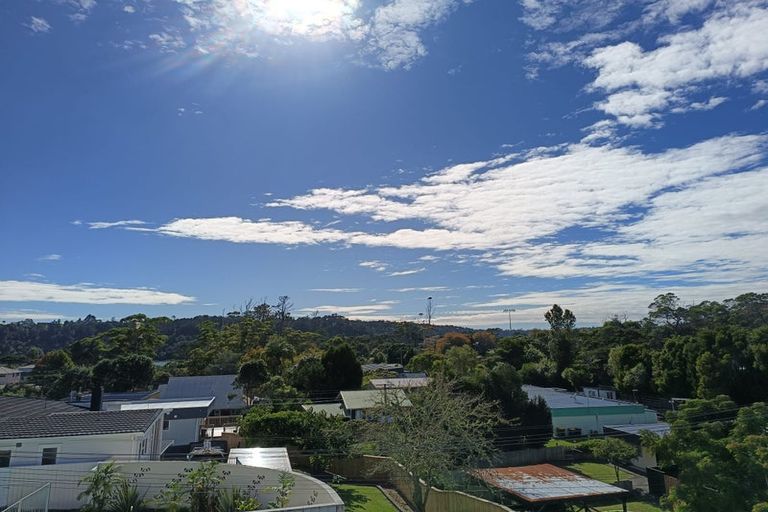 Photo of property in 2/15 Cresta Avenue, Beach Haven, Auckland, 0626