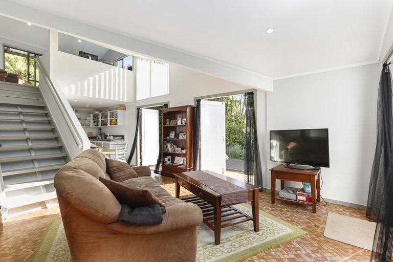 Photo of property in 807 West Coast Road, Oratia, Auckland, 0604