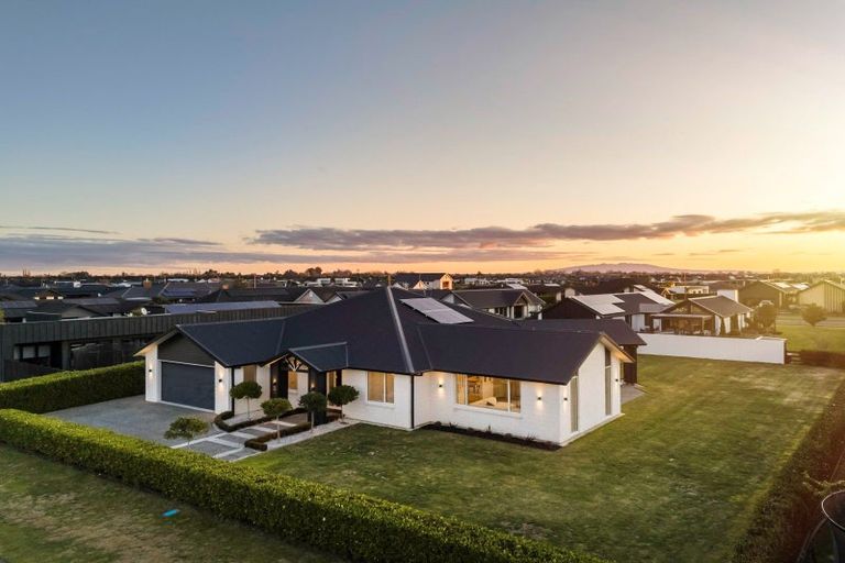 Photo of property in 129 Saint Kilda Road, Cambridge, 3434