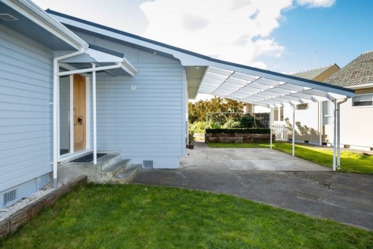 Photo of property in 1 Awarua Crescent, Havelock North, 4130