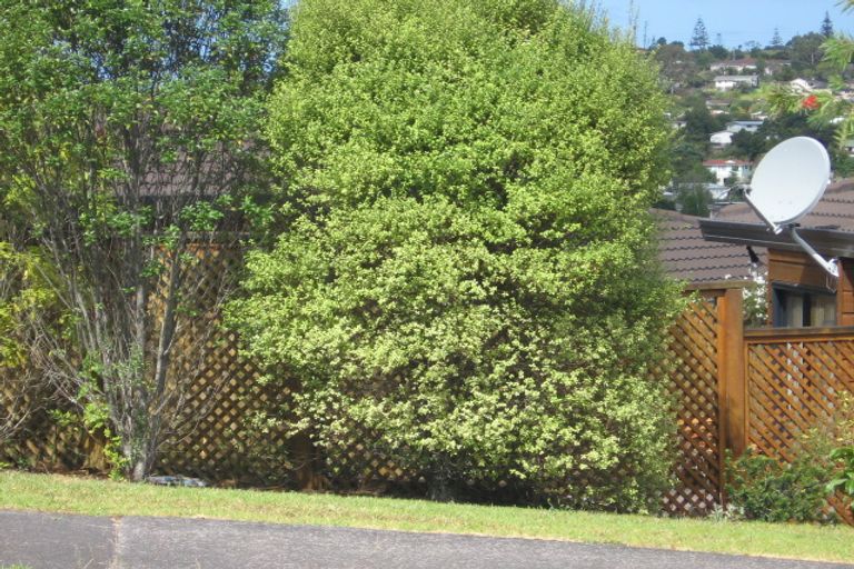 Photo of property in 2/16 Witheford Drive, Bayview, Auckland, 0629