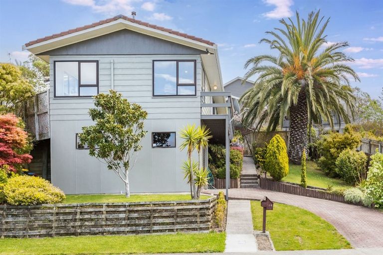 Photo of property in 10 Albatross Close, Whitby, Porirua, 5024