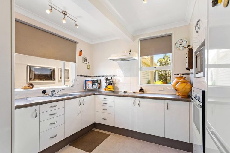 Photo of property in 9 Stokes Avenue, Te Atatu Peninsula, Auckland, 0610