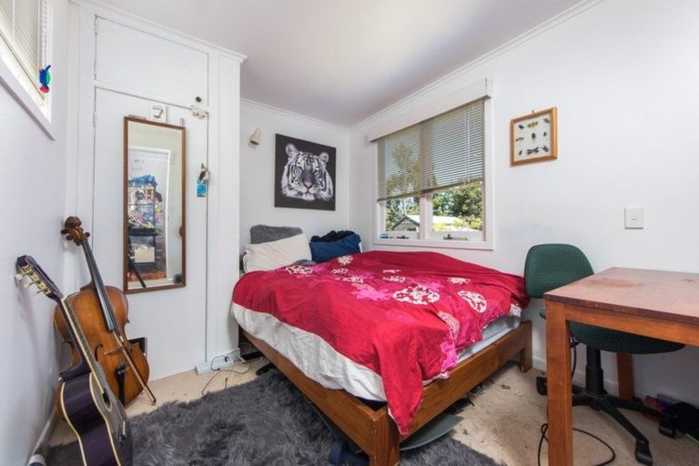 Photo of property in 50 Island Bay Road, Beach Haven, Auckland, 0626