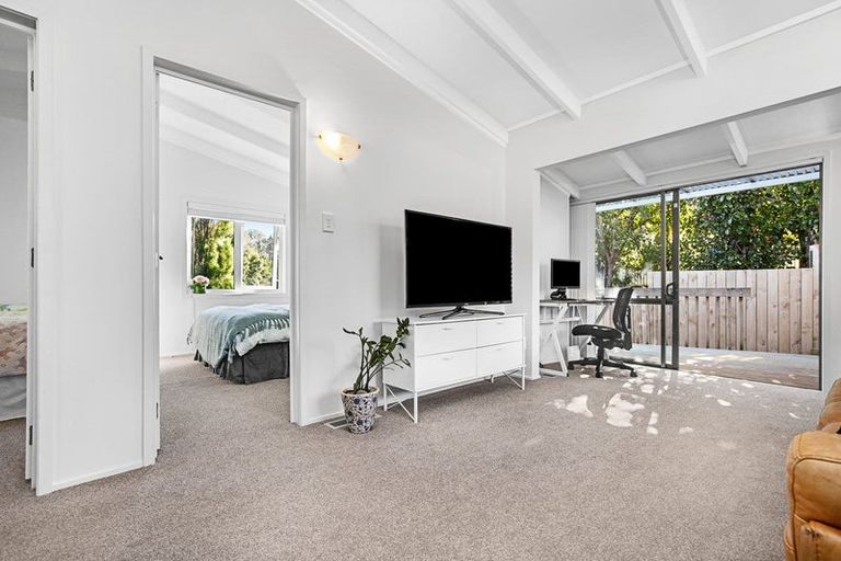 Photo of property in 107a Brian Crescent, Stanmore Bay, Whangaparaoa, 0932