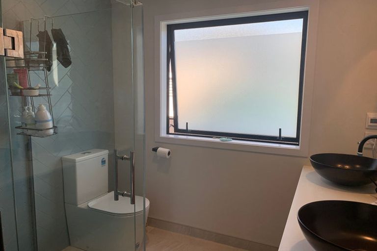 Photo of property in 1 Woodfern Crescent, Titirangi, Auckland, 0604