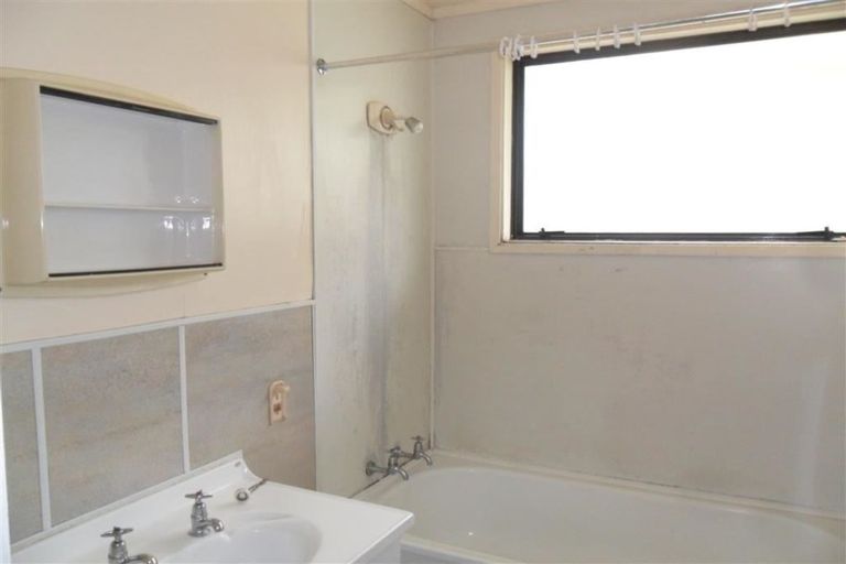 Photo of property in 2 Langdon Lane, Melville, Hamilton, 3206