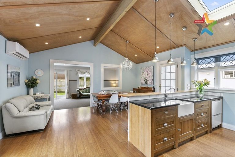 Photo of property in 428 Karori Road, Karori, Wellington, 6012