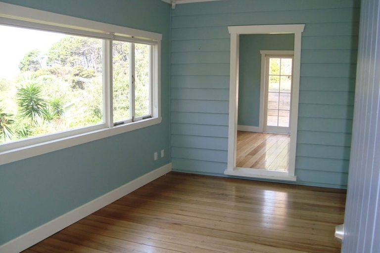 Photo of property in 132 Cornwallis Road, Cornwallis, Auckland, 0604