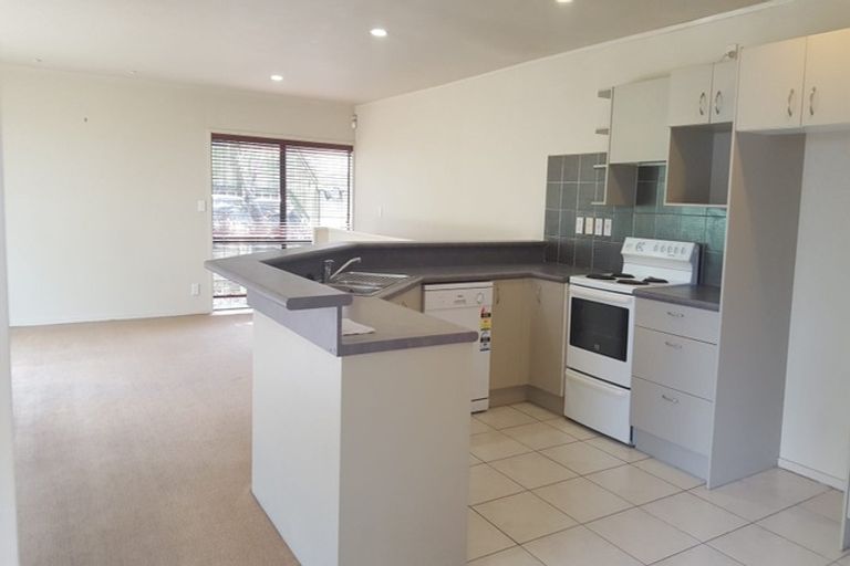 Photo of property in 1/58 Arran Road, Browns Bay, Auckland, 0630